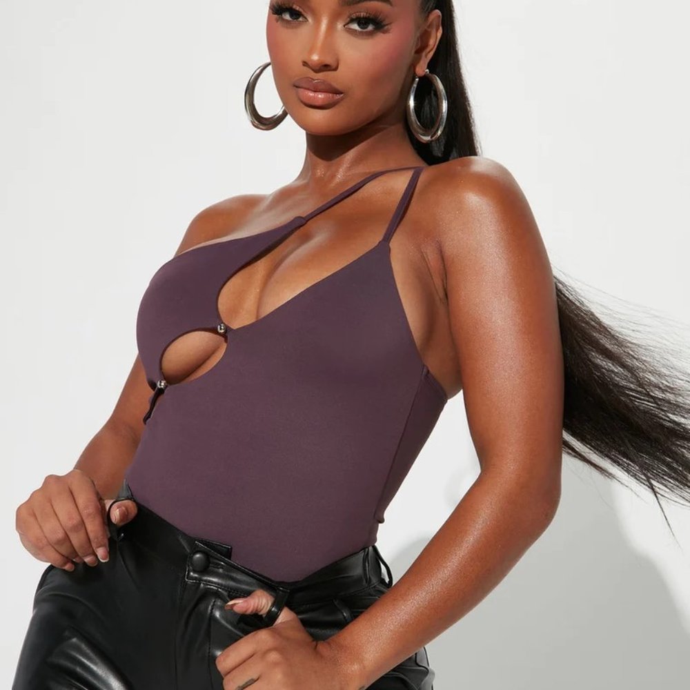(NWT) Fashion Nova- Medium- Double lined bodysuit plum